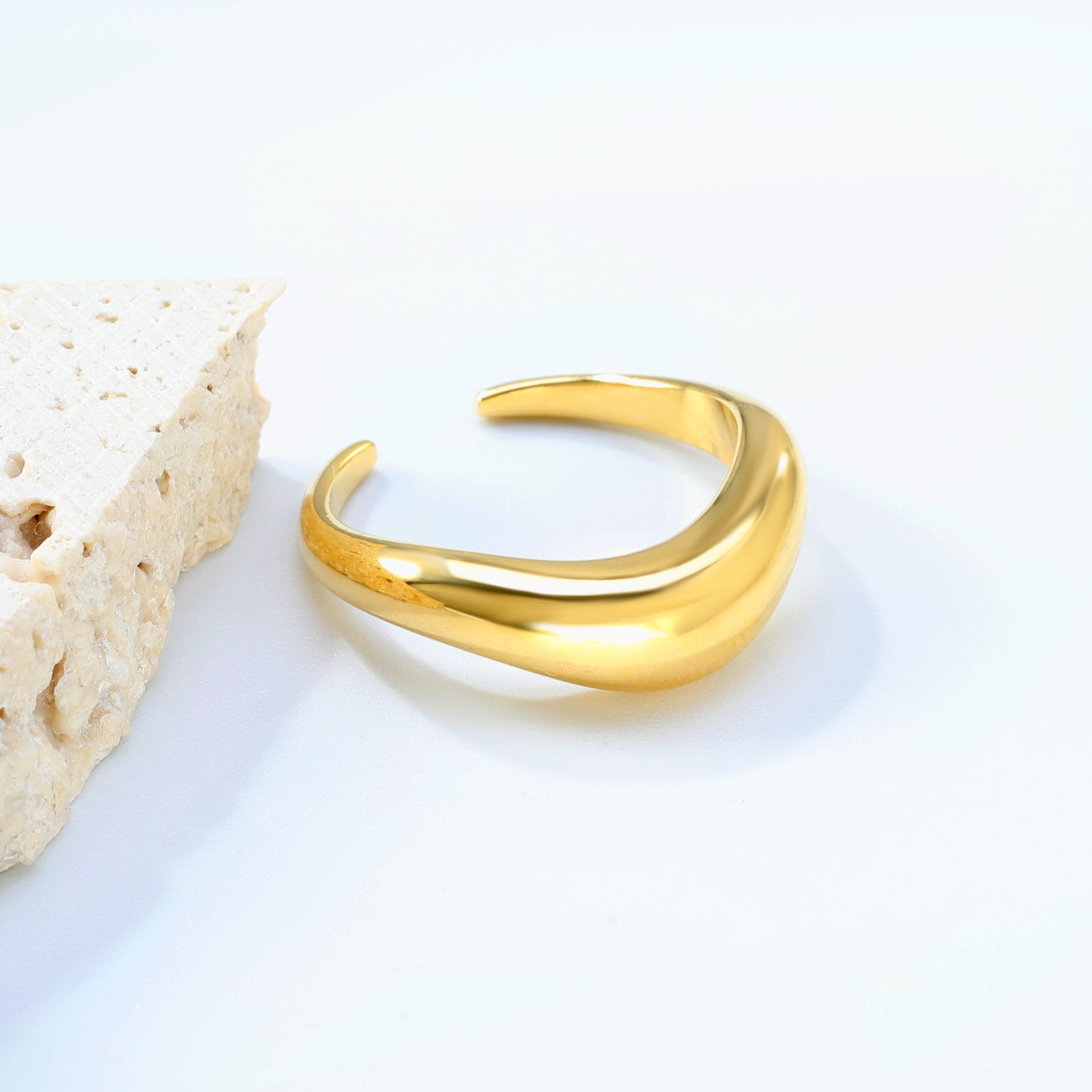 ⁠Golden Flow Ring