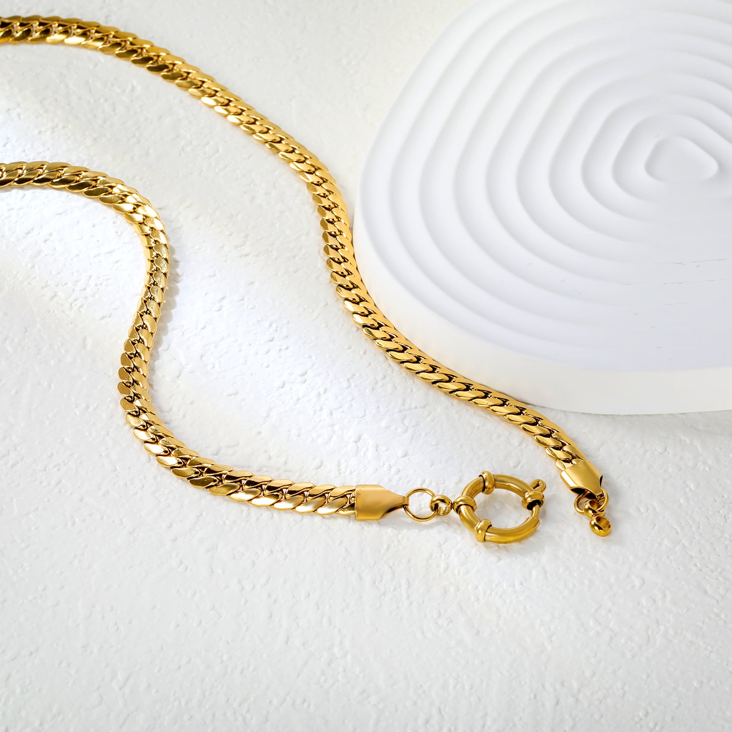 Bold Gold chain neckles