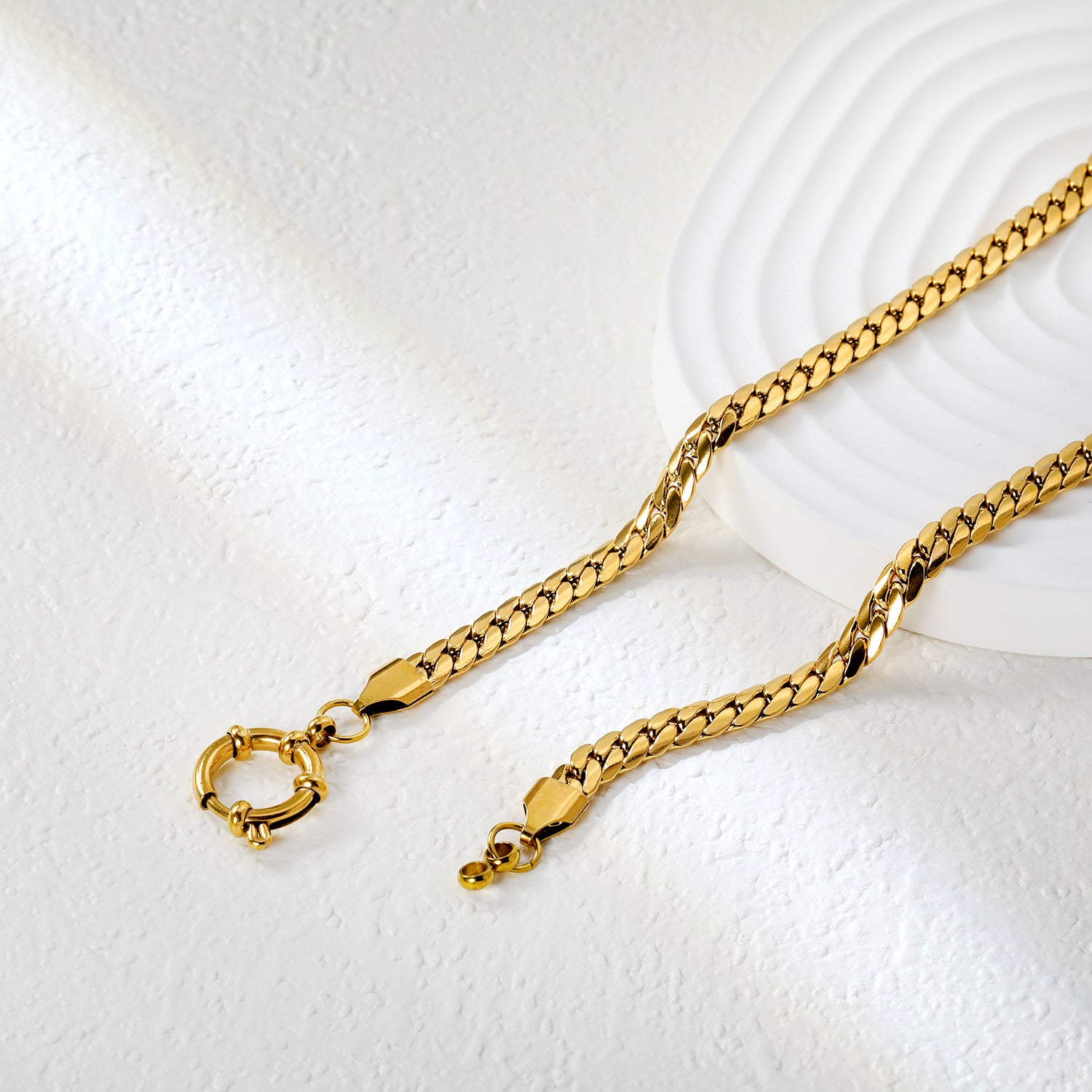 Bold Gold chain neckles